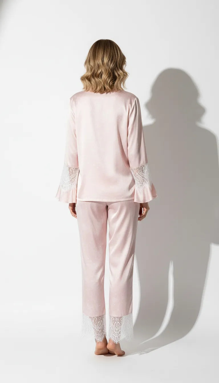 Pyjama Satin Rose Poudré pour Femme | Romantique Dentelle | Pantalon et Chemise Manches Longues | Ensemble 2 Pièces - Vue de dos