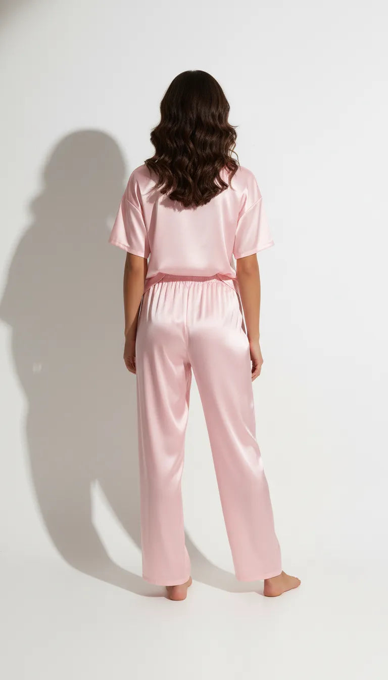 Pyjama Satin Rose Poudré pour Femme | Ensemble Chic et Confortable | Pantalon Long et Manches Courtes | 2 Pièces - Vue de dos