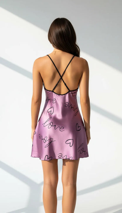 Pyjama Satin Rose Poudré pour Femme | Nuisette Romantique avec Motifs Cœurs | 1 Pièce - Vue de dos