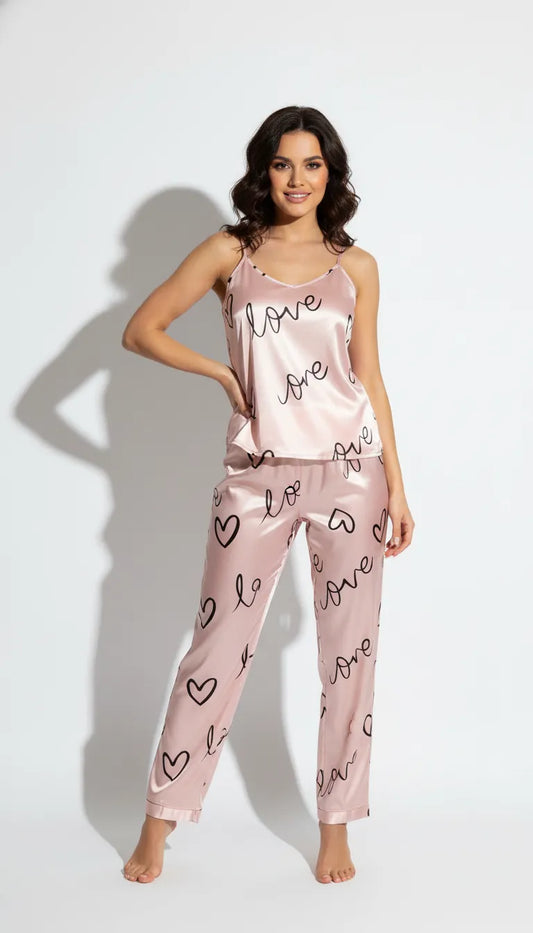 Pyjama Satin Rose Poudré pour Femme | Ensemble Débardeur et Pantalon Imprimé Cœurs | 2 Pièces - Vue de face