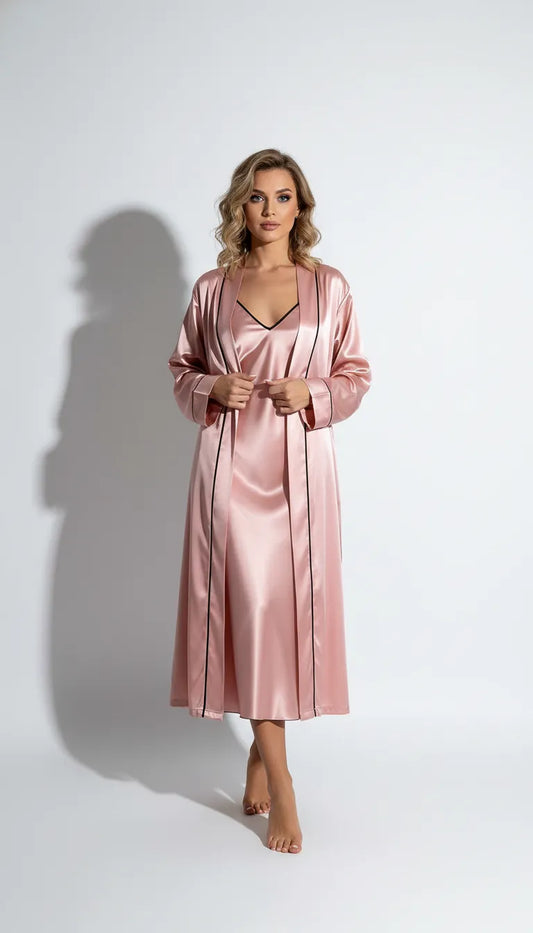 Pyjama Satin Rose Poudré pour Femme | Nuisette à fines bretelles et Kimono Long à liserés noirs | 2 Pièces - Vue de face