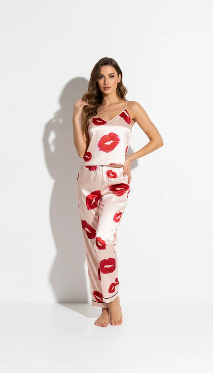 Pyjama Satin Rose & Rouge Baisers Femme | Ensemble Débardeur et Pantalon Fluide 2 Pièces - Vue de face