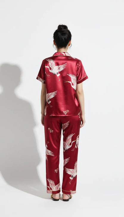 Pyjama Satin Rouge Bordeaux Orné de Grues | Femme | Chemise Manches Courtes & Pantalon | Ensemble 2 Pièces - Vue de dos