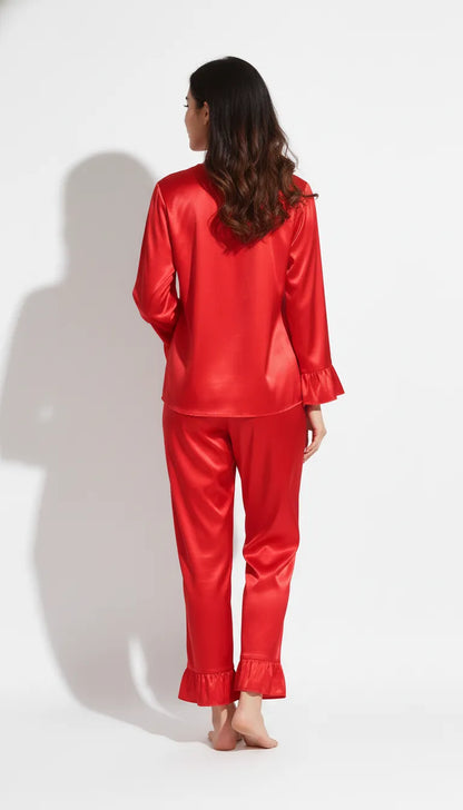 Pyjama Satin Rouge Éclatant pour Femme | Chemise Longue Broderie et Volants | Pantalon Fluide | Ensemble 2 Pièces - Vue de dos