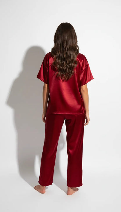Pyjama Satin Rouge Rubis Femme | Chic et Confortable | Pantalon Fluide et Haut Manches Courtes | 2 Pièces - Vue de dos