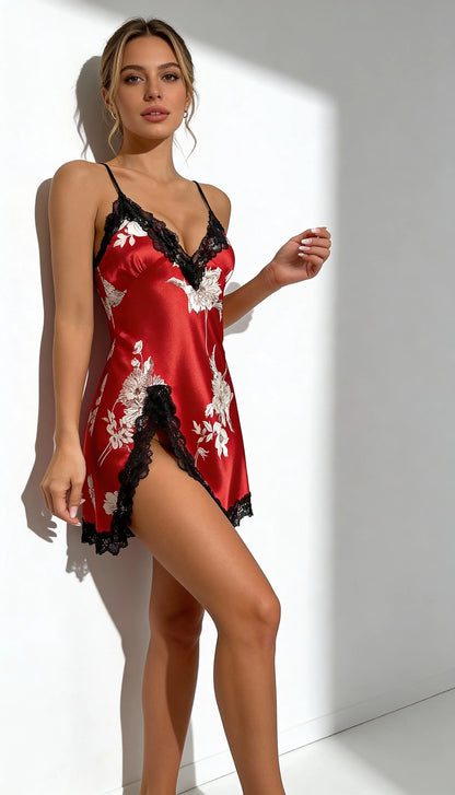 Pyjama Satin Rouge à Fleurs pour Femme | Nuisette Romantique avec Dentelle Noire | 1 Pièce - Vue de face