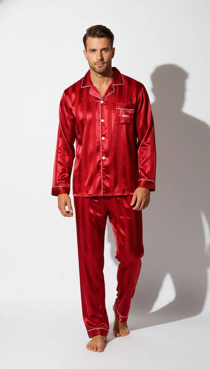 Pyjama Satin Rouge pour Homme | Classique Rayé avec Détails Blancs | Chemise Manches Longues et Pantalon | 2 Pièces - Vue de face