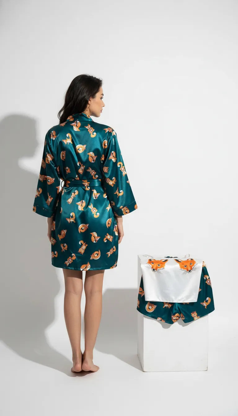 Pyjama Satin Vert Émeraude Femme | Kimono Long à Motifs Renard & Ensemble 3 Pièces | Short - Vue de dos
