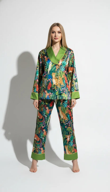 Pyjama Satin Vert Jungle pour Femme | Chemise Manches Longues et Pantalon | Ensemble 2 Pièces - Vue de face