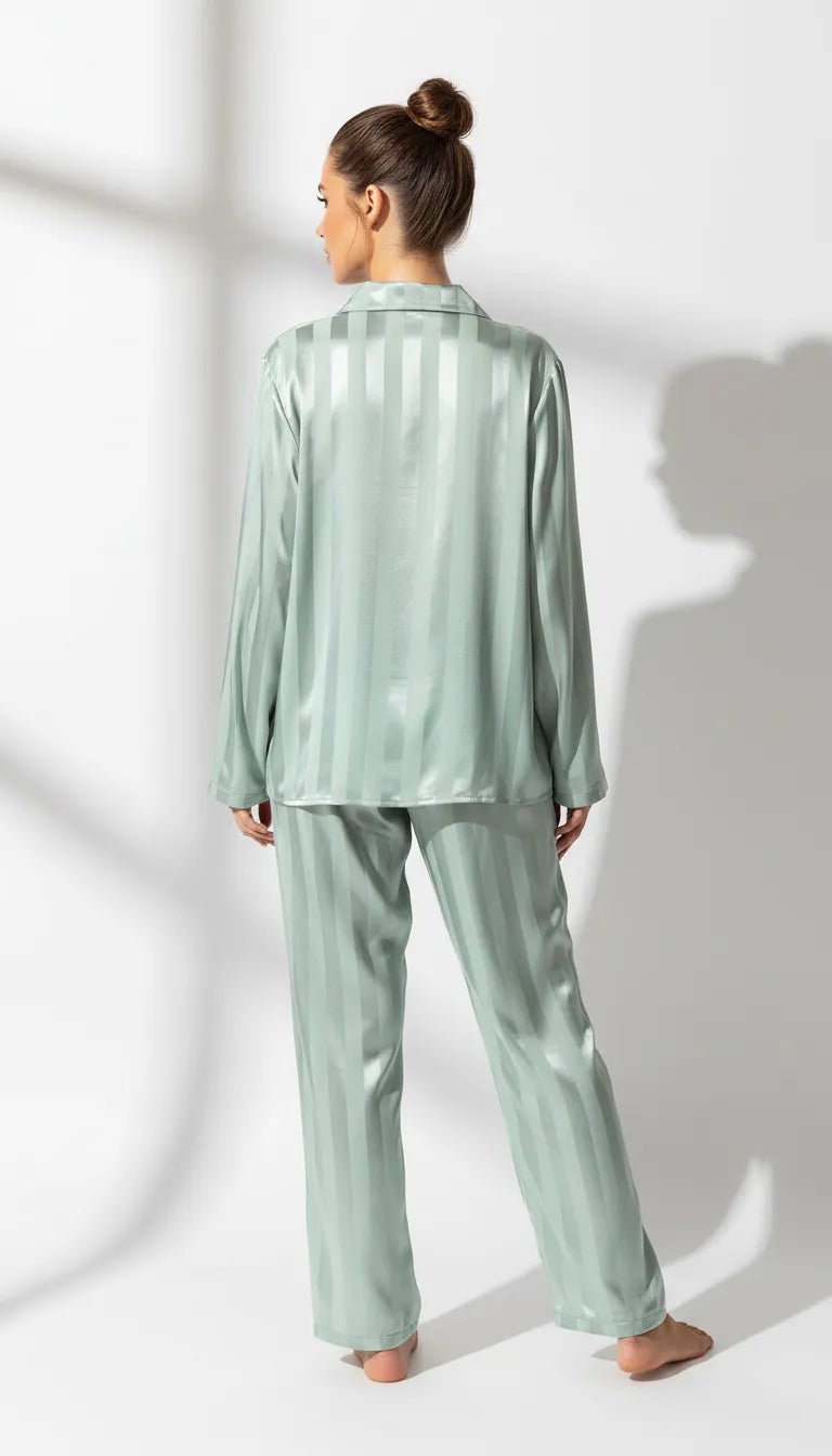 Pyjama Satin Vert Pâle pour Femme | Ensemble Chic et Fluide | Chemise Manches Longues & Pantalon | 2 Pièces - Vue de dos